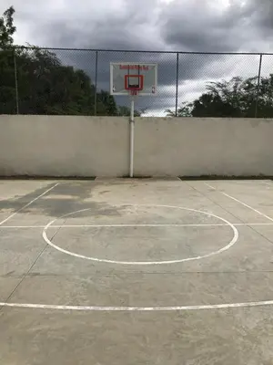 a basketball hoop on a basketball court at lujoso apto con terraza para barbecue in Santiago de los Caballeros