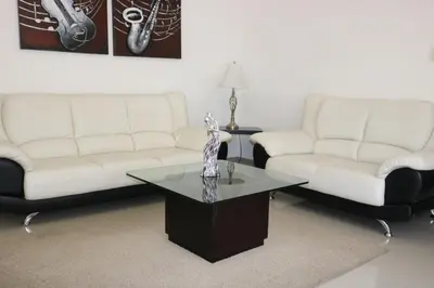 a living room with two white couches and a coffee table at Tu Segundo Hogar en Santiago, La Cuidad CORAZÓN in Santiago de los Caballeros