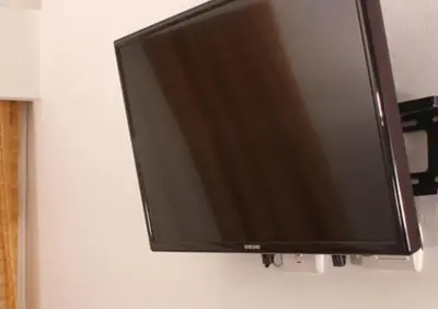 a flat screen tv hanging on a wall at Hostal San Francisco de Asis in Santo Domingo