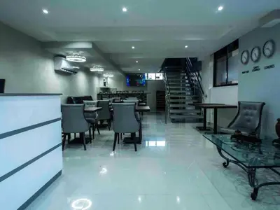 a restaurant with chairs and tables and a dining room at Malecon Cozy - Premium Plus 10 in Santo Domingo