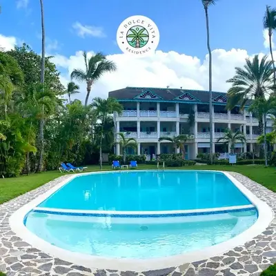 La Dolce Vita Beachfront Apt 2