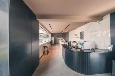 a restaurant with a black counter and a bar at Regatta Living Hotel By Mint in Santo Domingo