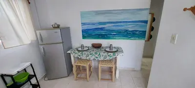 a kitchen with a table with chairs and a refrigerator at Apto Los Blancos, a dos Minuto de los Patos in Bejuquero