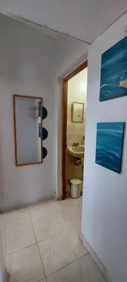 a room with a bathroom with a sink and a mirror at Apto Los Blancos, a dos Minuto de los Patos in Bejuquero