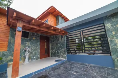 a house with a gate to the outside at Villa segur-a vicente in Concepción de La Vega