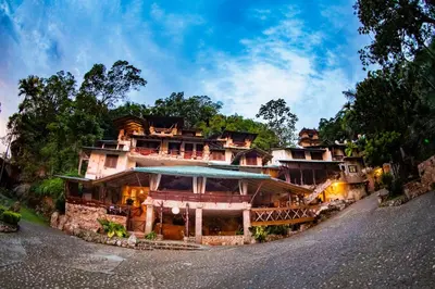 a large house on a hill with a street at Altos de Caño Hondo in Los Guineos Perdidos