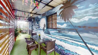 a dining room with a mural of the ocean at Hotel Tau Art Residence in Santo Domingo