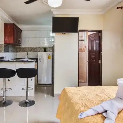 Modern Studio Near Airport Fast WiFi Generator