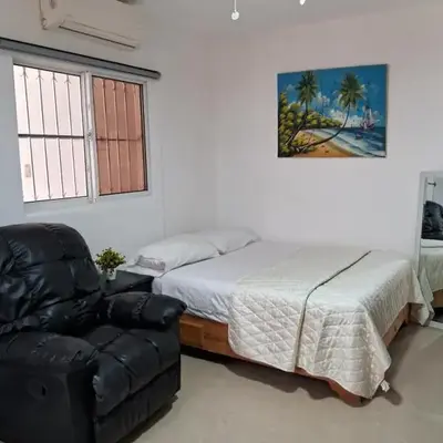 Cozy Studios-Private Entrance- HS Internet-AC-Hot Water-Backup Generator-near the Beach