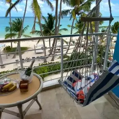 Room beach-front with private bathroom -Adults only