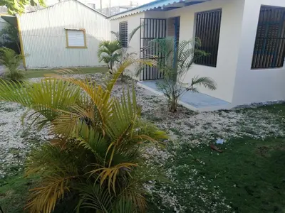 a house with palm trees in front of it at El Conde del Macao in Salado