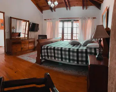 a bedroom with a bed and a dresser and a mirror at Villa paloma in Constanza