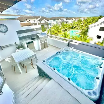 NEW Luxury Penthouse with Jacuzzi