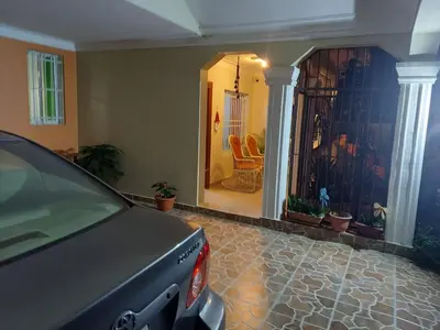 a car parked in front of a house at Hermosa casa urbanización Jardines del Norte in Santiago de los Caballeros
