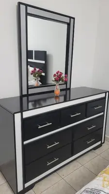 a black dresser with a mirror on top of it at Apartamento acogedor con equipamiento premium in El Café