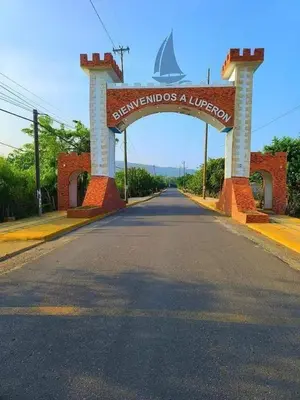 an archway with a sign that reads benendgets a lighthouse at Apartamentos ipap luperon in Puerto de Luperon