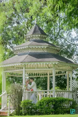 a bride and groom kissing in a gazebo at Platino Hotel & Casino in Santiago de los Caballeros