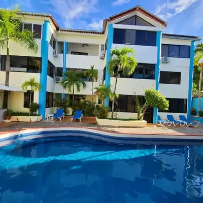 Full size 2 bedrooom 2 bath condo split