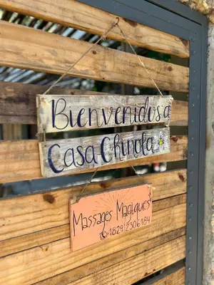 a sign for the entrance to a c salsa chicas restaurant at Casita de Madera Encuentro in Bombita