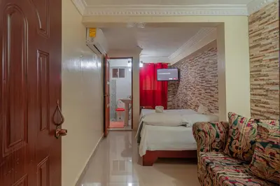 a bedroom with a bed and a couch in a room at Premium Single Room Fast Wi-Fi Santo Domingo Este in La Viva