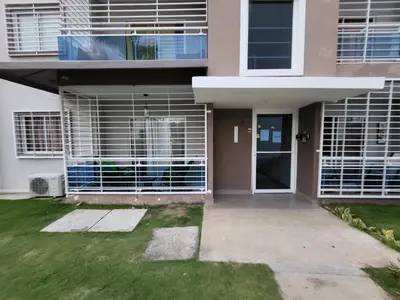 a front view of a house with a gate at Hermoso y comodo apartamento in Santiago de los Caballeros