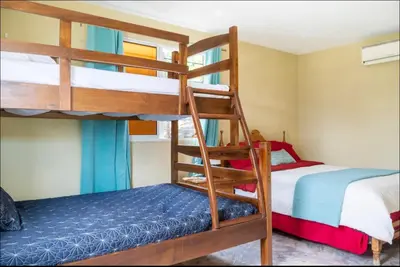 a bedroom with two bunk beds and a bed at Villa Ladera de la Montańa in Jarabacoa