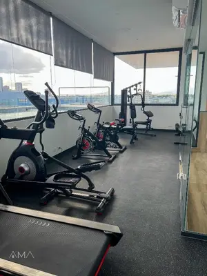 a gym with several treadmills and exercise bikes at Acogedor Apartamento Céntrico in Santo Domingo