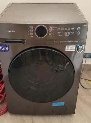 a microwave oven with a person standing inside of it at Departamento Luna en Santo Domingo in Santo Domingo