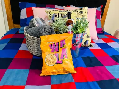 a bed with a basket of food and a bag of snacks at Casa Bonita Pimentel in Pimentel